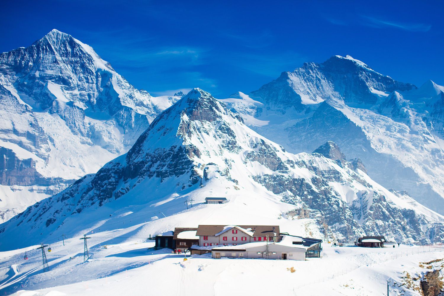 View-on-Zermatt-Valley-and-Matterhorn-Peak-at-Dawn